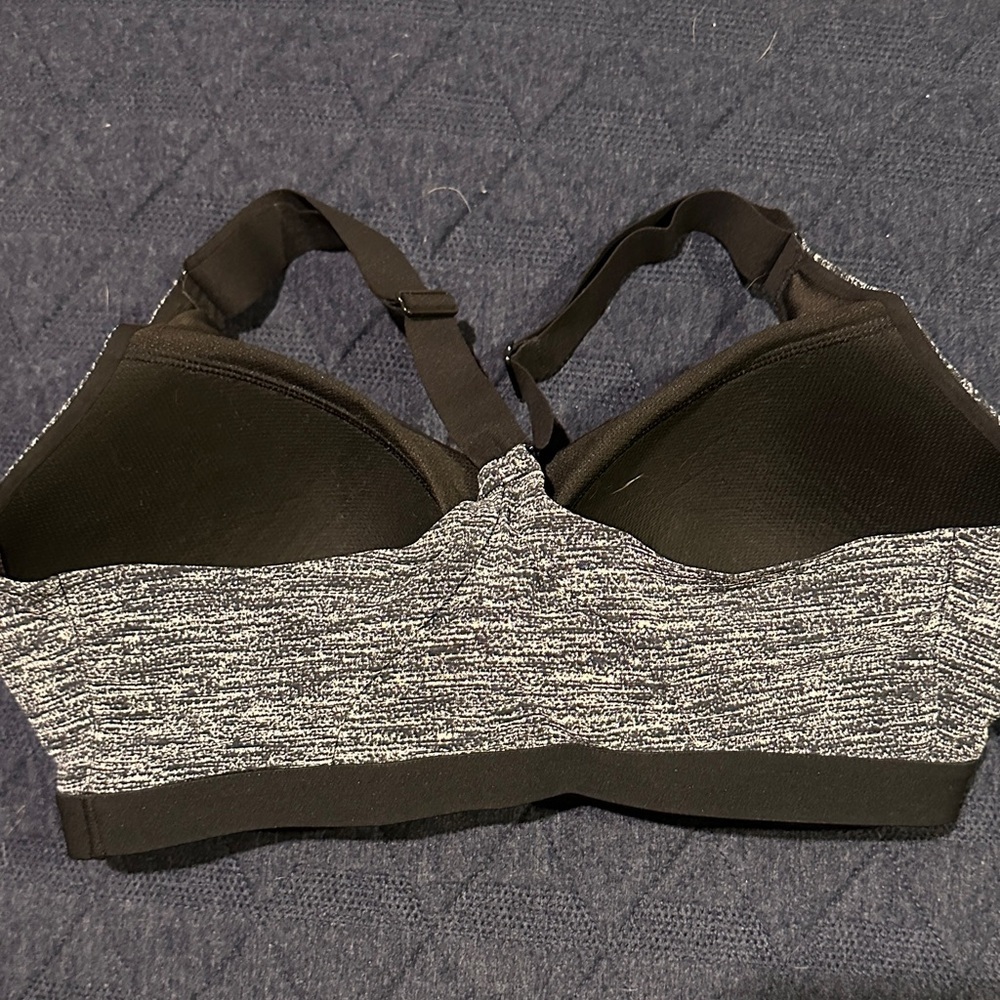 Victoria Secret Sport Women's Black and Gray Sports Bra - Picture 4 of 4